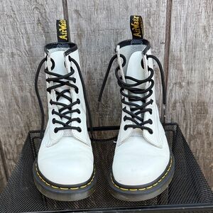 Like New Woman’s Dr. Martens White Leather Combat  Boots with Black Laces Size 5